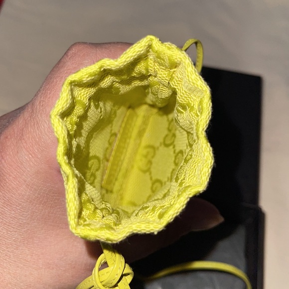 Gucci pouch preloved excellent condition color is yellow 100% Authentic. - Picture 4 of 9